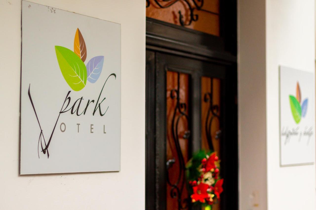 V Park Hotel Tiflis Exterior foto