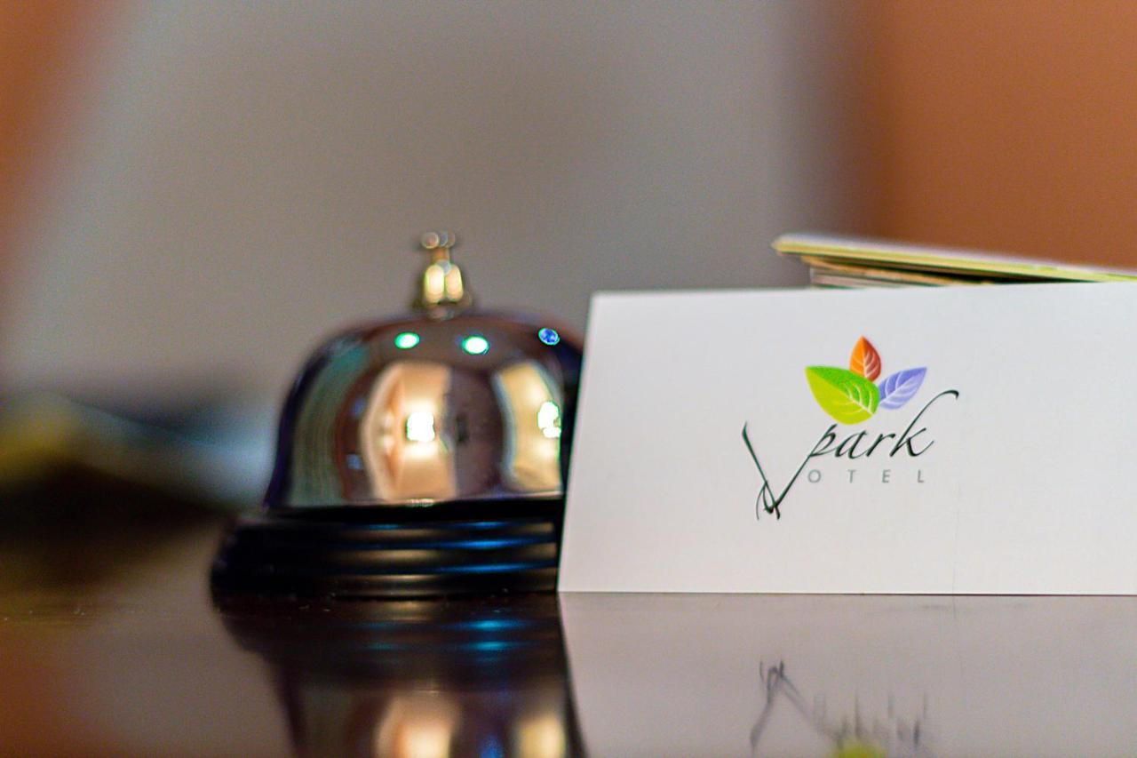 V Park Hotel Tiflis Exterior foto
